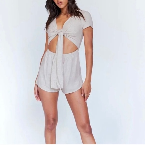 Princess Polly Linen Romper Size US 2 - Picture 5 of 5